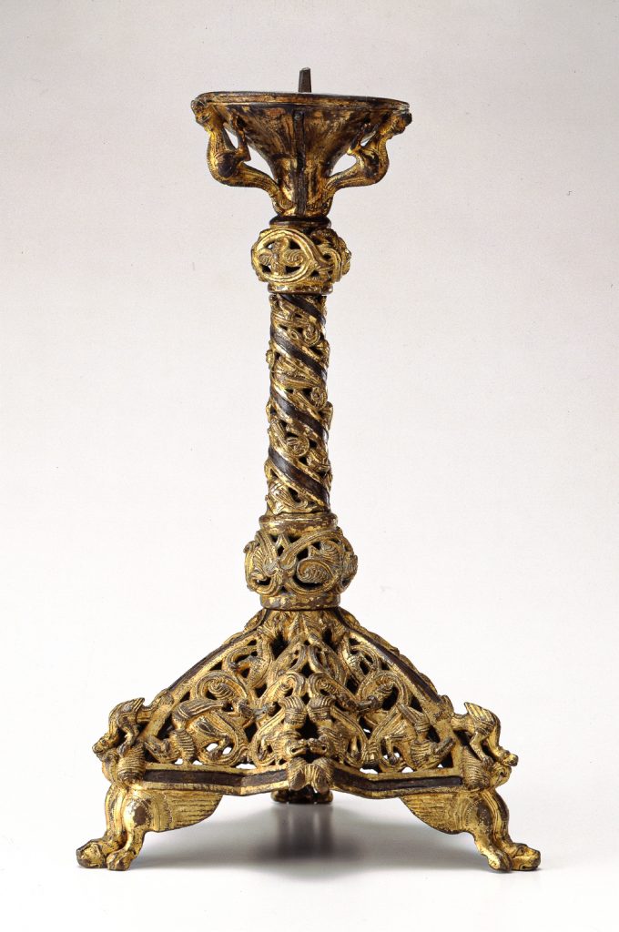Abb. 2: Mittelalterlicher Schaftleuchter, 12. Jh. Bronze. Höhe 45 cm. LMW, Inv. Nr. KK weiß 5. Foto: Landesmuseum Württemberg, P. Frankenstein / H. Zwietasch.
