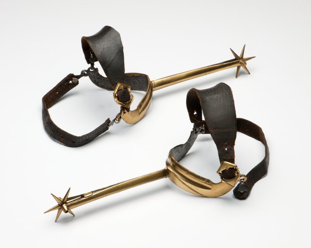 Abb. 9: Frühneuzeitliche vergoldete Sporen aus der württembergischen Kunstkammer um 1600. LMW, Inv. Nr. KK hellgelb 101. Foto: Landesmuseum Württemberg, Hendrik Zwietasch.