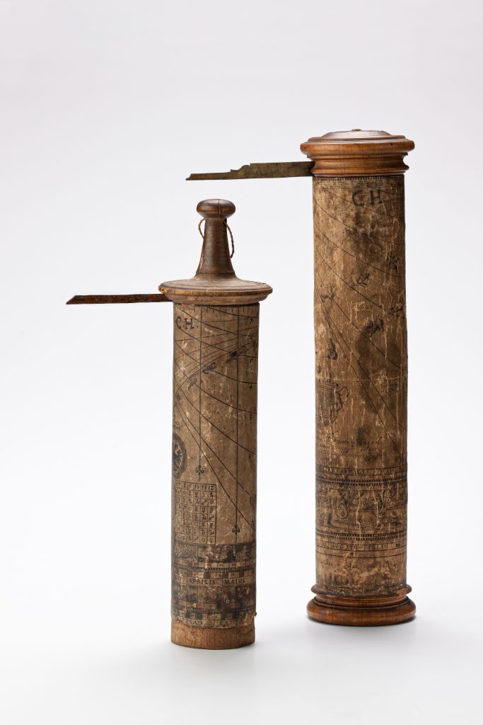 Abb. 20: Zylindersonnenuhren mit Signatur und entsprechender Inventareintrag. Landesmuseum Württemberg, Stuttgart.